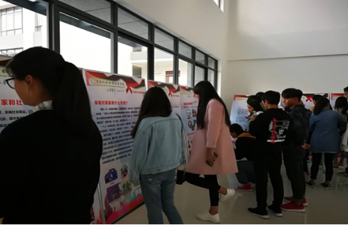 昆明市计生协开展青春健康知识讲座950