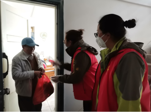 阻击疫情盘龙区金辰街道计生协送关怀服务上门315 阻击疫情盘龙区金辰街道计生协送关怀服务上门315