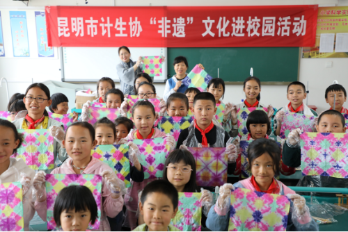 昆明市计生协在禄劝县崇德小学举行“5.29会员活动日”暨开展关爱农村留守儿童启动仪式602