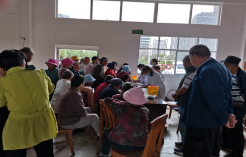 昆明市呈贡区白龙潭社区计生协为268名老人义务健康体检100 昆明市呈贡区白龙潭社区计生协为268名老人义务健康体检100
