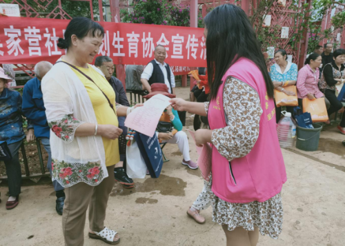 昆明市呈贡区吴家营社区开展计生协开展计生知识宣传活动29