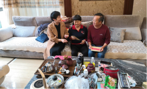 昆明市洛龙街道计生协开展中秋、国庆慰问计生特殊家庭活动200 昆明市洛龙街道计生协开展中秋、国庆慰问计生特殊家庭活动200