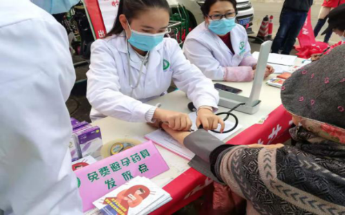 昆明市盘龙区金辰街道计生协开展艾滋病防治系列宣传活动217 昆明市盘龙区金辰街道计生协开展艾滋病防治系列宣传活动217