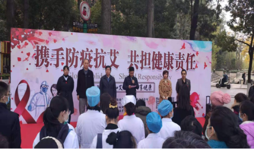 昆明市五华区计生协积极参加辖区“12.1”世界艾滋病日主题宣传活动120