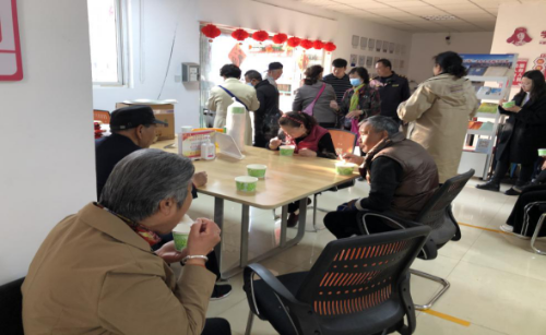 昆明市盘龙区茨坝街道昆机社区组织计生特殊家庭开展庆元宵活动256