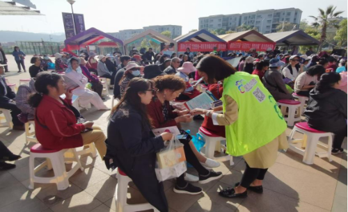 昆明市呈贡区碧潭社区计生协开展国家免费领取避孕药具宣传服务活动339
