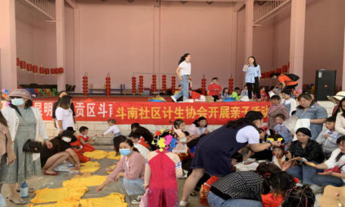 昆明市呈贡区斗南社区计生协开展“妈妈我爱你”亲子涂鸦活动115