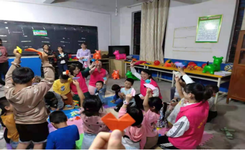 昆明市宜良县马街镇计生协开展关爱留守儿童志愿服务活动230