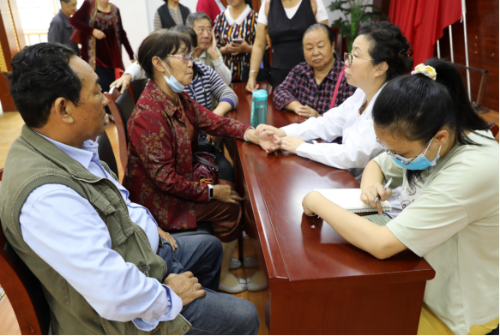 昆明市计生协开展中秋关爱计生特殊困难家庭活动367