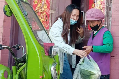 昆明市呈贡区斗南社区计生协爱心传递护送迷路老人回家227